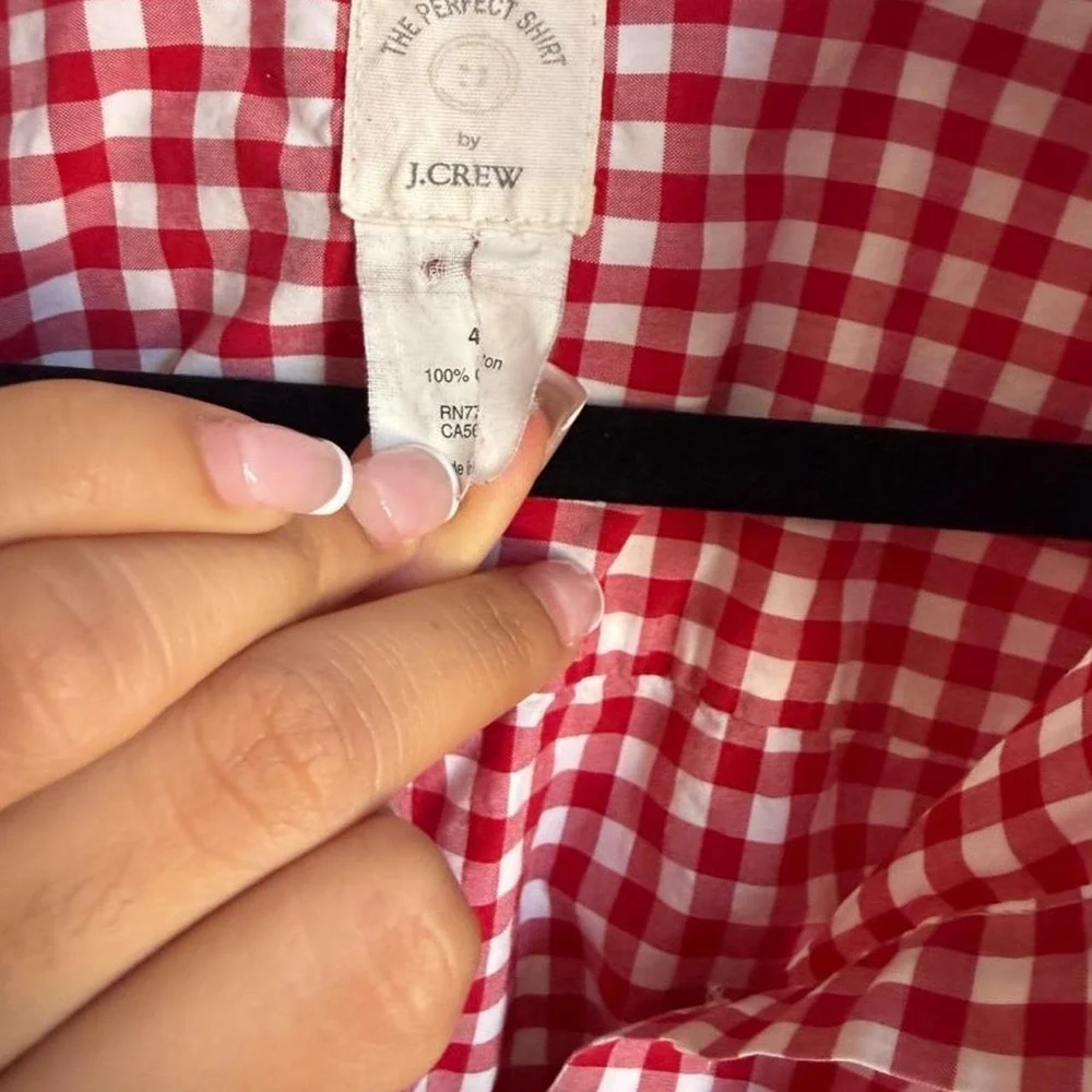 Crew The Perfect Shirt in classic red and white gingham. Lightweight 100%Cotton